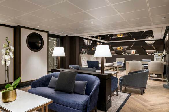 Oceania Vista - Executive Lounge 3.jpg